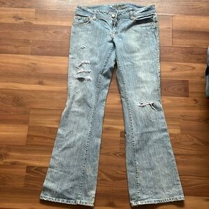 Woman’s American Eagle Jeans Light Wash Size 34